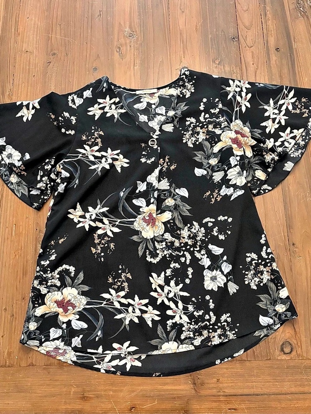 Bebonnie Black Floral Pleated V-Neck Flutter Sleeve Blouse L Like New